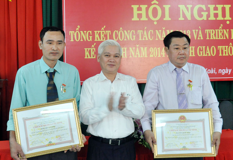 Đẩy nhanh tiến độ c&aacute;c c&ocirc;ng tr&igrave;nh giao th&ocirc;ng n&ocirc;ng th&ocirc;n