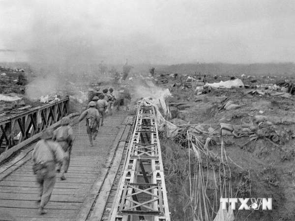 Thế hệ trẻ tự h&agrave;o với Chiến thắng Điện Bi&ecirc;n Phủ lừng lẫy