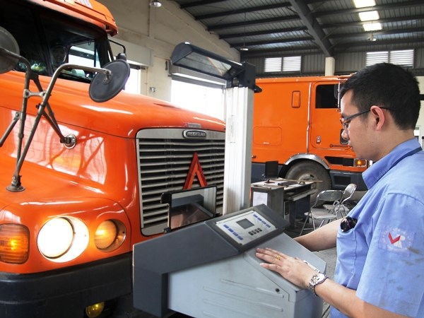 Đ&igrave;nh chỉ c&ocirc;ng t&aacute;c hơn 30 đăng kiểm vi&ecirc;n mắc sai phạm