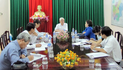 Đo&agrave;n đại biểu Quốc hội tỉnh th&ocirc;ng qua chương tr&igrave;nh c&ocirc;ng t&aacute;c năm 2012 