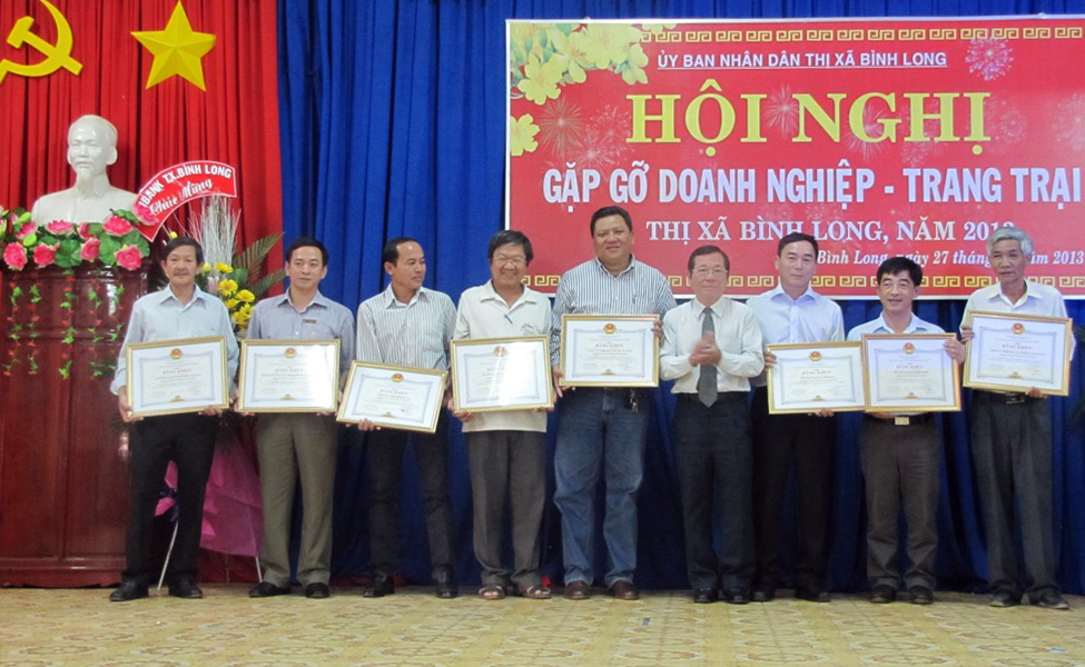 Thị xã Bình Long t&ocirc;̉ chức gặp gỡ chủ doanh nghiệp, trang trại