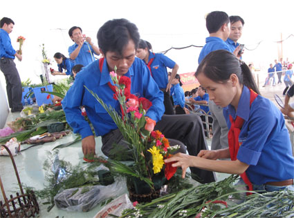 Liên hoan “Thắm khăn hồng phụ trách đội”