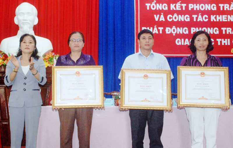 3 tập thể được Thủ tướng Ch&iacute;nh phủ tặng bằng khen