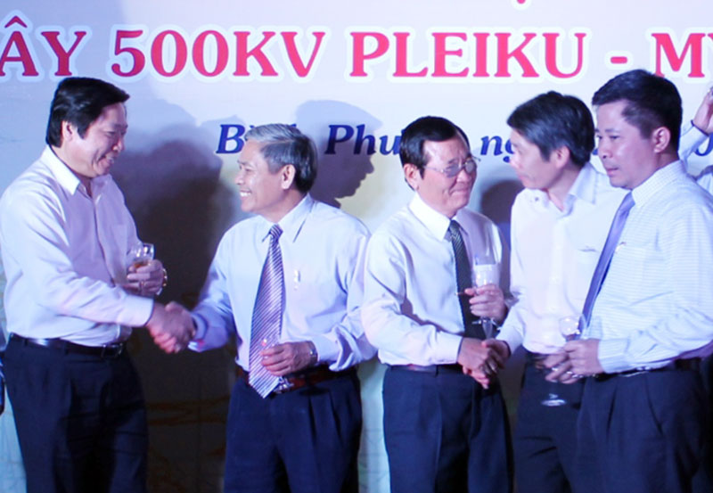 Đ&oacute;n xu&acirc;n tr&ecirc;n c&ocirc;ng trường đường d&acirc;y 500kV Pleiku - Mỹ Phước - Cầu B&ocirc;ng