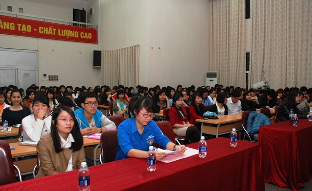 85 học vi&ecirc;n dự lớp bồi dưỡng nhận thức về Đảng