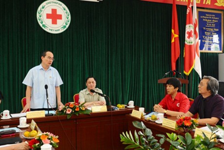 Chủ tịch Ủy ban Trung ương MTTQ l&agrave;m việc với Hội Chữ thập Đỏ