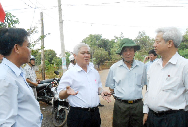 Sẽ th&iacute; điểm l&agrave;m đường giao th&ocirc;ng n&ocirc;ng th&ocirc;n theo c&aacute;ch mới