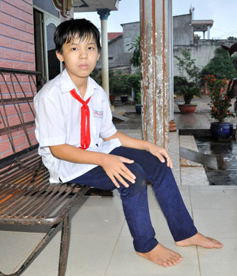 Em bé mồ côi 8 năm chờ bồi thường tai nạn giao thông: 