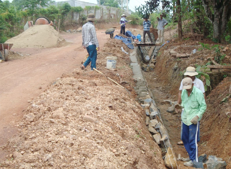 V&acirc;̣n đ&ocirc;̣ng bằng nhiều h&igrave;nh thức để thu h&uacute;t nh&acirc;n d&acirc;n l&agrave;m GTNT