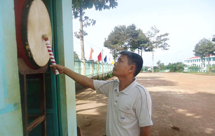 Gương s&aacute;ng nh&acirc;n vi&ecirc;n bảo vệ nh&agrave; trường