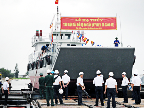 Thiết kế, đ&oacute;ng mới th&agrave;nh c&ocirc;ng t&agrave;u đổ bộ 80 tấn