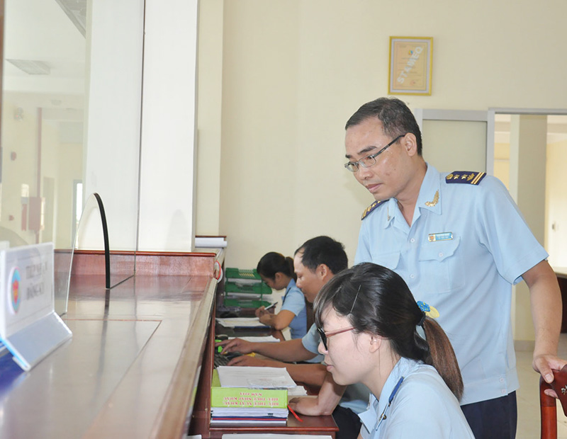 Hải quan cửa khẩu quốc tế Hoa Lư: Thu ngân sách đạt trên 186%