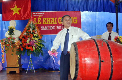 Ấm áp ngày khai giảng ở trường tiểu học Đinh Bộ Lĩnh, xã Đắk Ơ