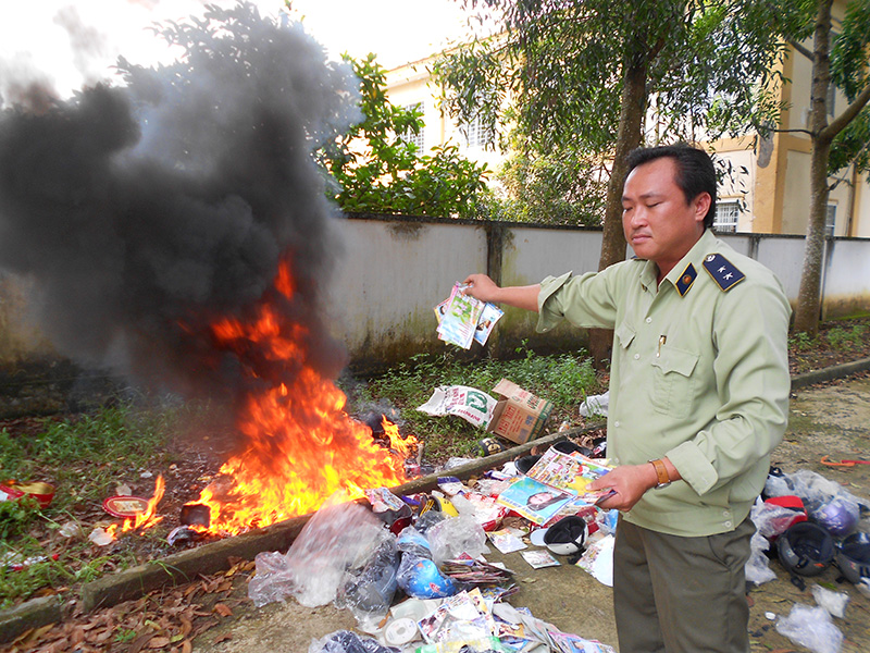 Ti&ecirc;u hủy h&agrave;ng cấm, giả, k&eacute;m chất lượng