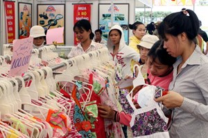 Hàng Việt thu hút người dân biên giới Việt Nam-Campuchia