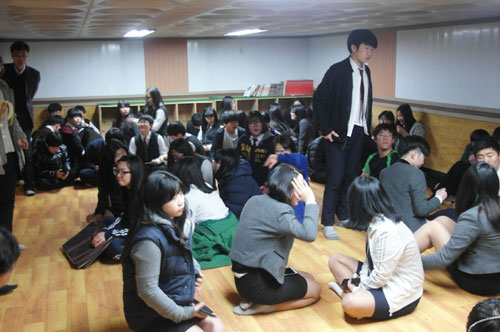 Hàn - Triều nã 800 quả pháo trên biển giới tuyến