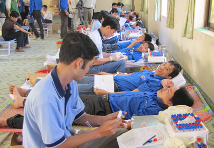 Hơn 250 người tham gia hiến máu tình nguyện