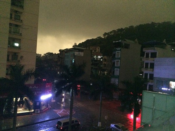 Hiện tượng lạ ở TP.Hạ Long: Trời đang sáng bỗng hóa thành đêm