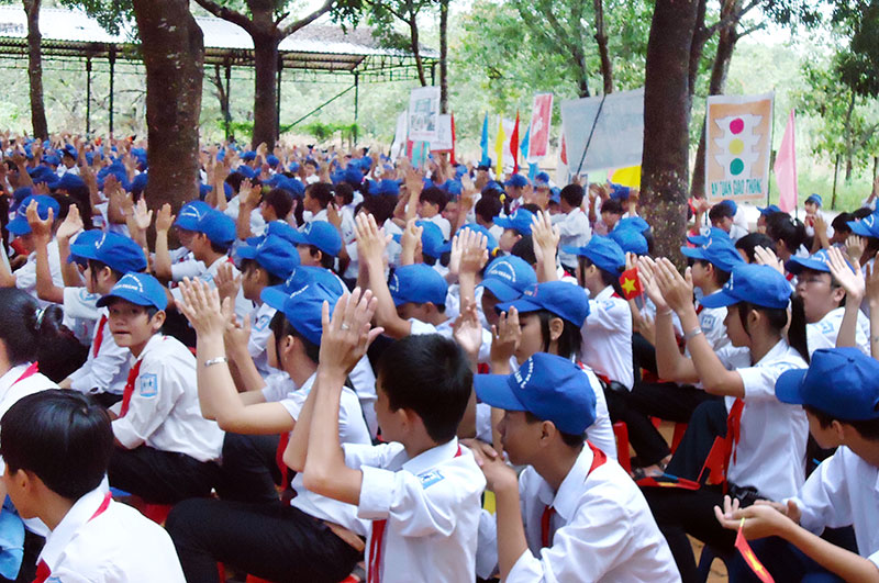 Đến năm 2015, 80% trẻ em và học sinh: Được giáo dục nâng cao nhận thức về ứng phó với biến đổi khí hậu