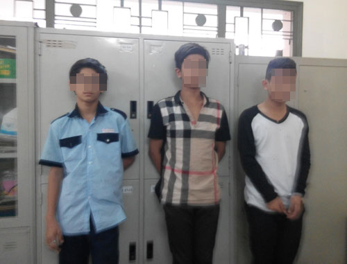 Ba học sinh dọa chặt tay, trấn lột bạn học bị c&ocirc;ng an bắt tại trận