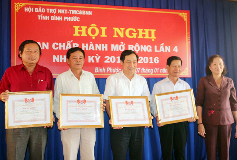 44.000 người khuyết tật và trẻ mồ côi: Rất cần được giúp đỡ