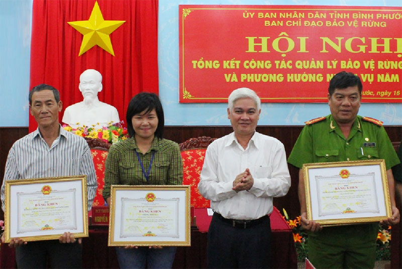 Bảo vệ rừng phải ch&uacute; trọng tuy&ecirc;n truyền