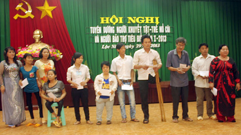 Lộc Ninh tuyên dương người tàn tật - trẻ mồ côi và người bảo trợ tiêu biểu