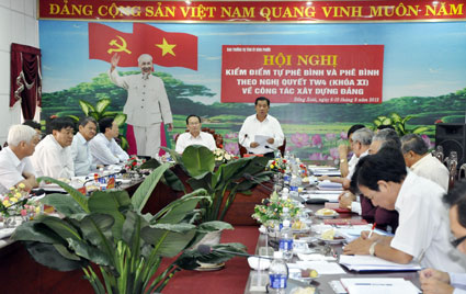 Kết th&uacute;c hội nghị kiểm điểm ph&ecirc; b&igrave;nh v&agrave; tự ph&ecirc; b&igrave;nh của Ban Thường vụ Tỉnh ủy