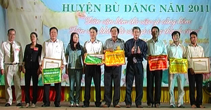 Hội thi D&acirc;n vận kh&eacute;o tỉnh B&igrave;nh Phước năm 2011: Thị x&atilde; Đồng Xo&agrave;i đoạt giải nhất