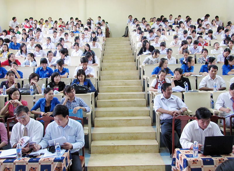 Học sinh, sinh viên phải học Nghị quyết của Đảng