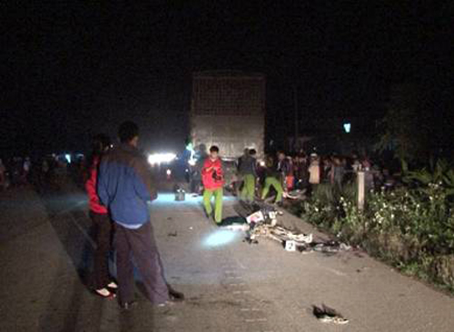 5 nữ sinh bị xe tải tông liên tiếp