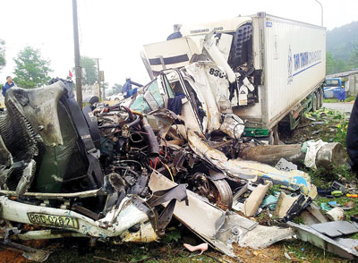 Ngăn chặn ngay tai nạn giao th&ocirc;ng với xe kh&aacute;ch