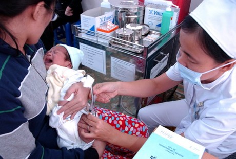 Triển khai tiêm vaccine Quinvaxem trên phạm vi toàn quốc