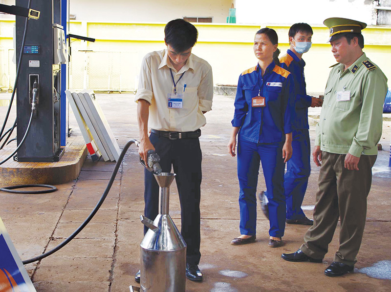 Ph&aacute;t hiện 29 cơ sở kinh doanh xăng dầu vi phạm