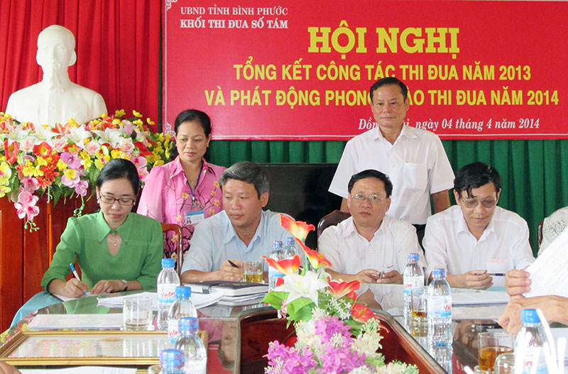 Khối số 8 ký k&ecirc;́t giao ước thi đua năm 2014