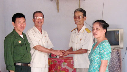 KỶ NIỆM 67 NĂM NG&Agrave;Y TRUYỀN THỐNG C&Ocirc;NG AN NH&Acirc;N D&Acirc;N (19-8-1945 - 19-8-2012)