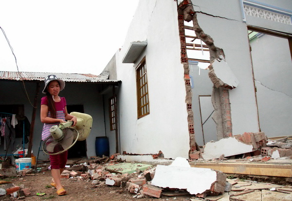 Lâm Đồng: Nứt đất bất thường "xé" nhiều nhà dân