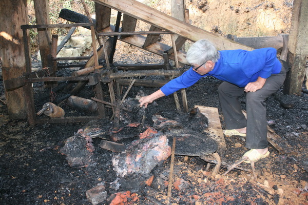 Cháy nhà Lang hàng trăm tuổi cùng nhiều hiện vật cổ