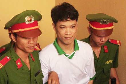 Bố bị c&aacute;o "kỳ &aacute;n vườn m&iacute;t" L&ecirc; B&aacute; Mai ra H&agrave; Nội k&ecirc;u oan