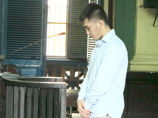 Tr&aacute;o cục gạch lấy 2,5 tỉ đồng