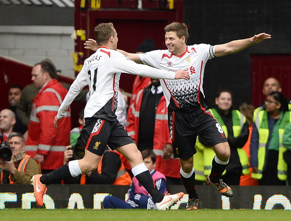 Steven Gerrard đưa Liverpool trở lại đỉnh