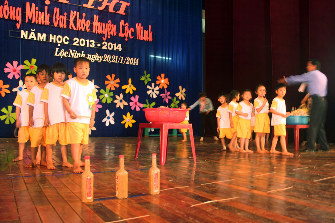 Lộc Ninh thi bé thông minh - vui khỏe, năm học 2013-2014       