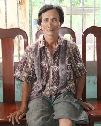 Lão bán vé s&ocirc;́ m&ocirc;̣t nhát dao đ&acirc;m ch&ecirc;́t người 