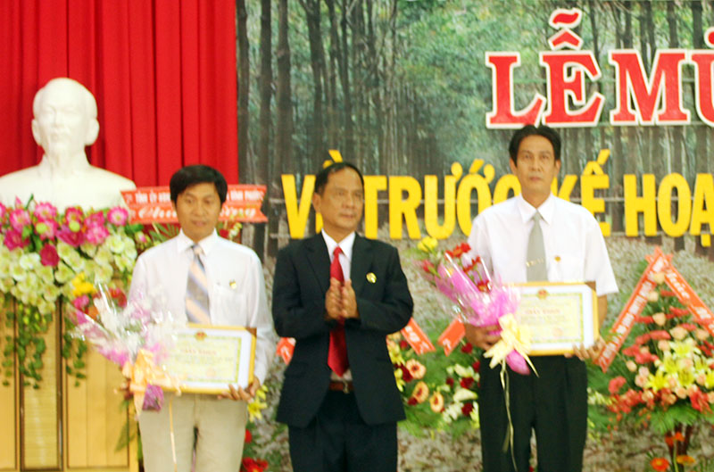 Năm 2014, cao su Lộc Ninh phấn đấu thu mua 10.000 tấn mủ cao su tiểu điền