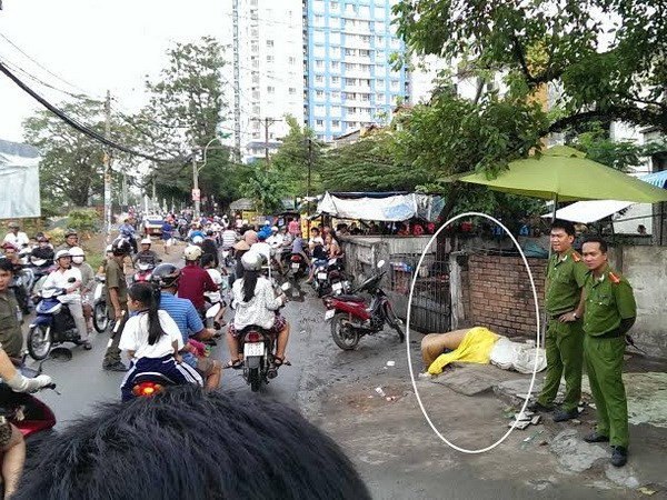 Nam thanh niên chết bất thường trên đường