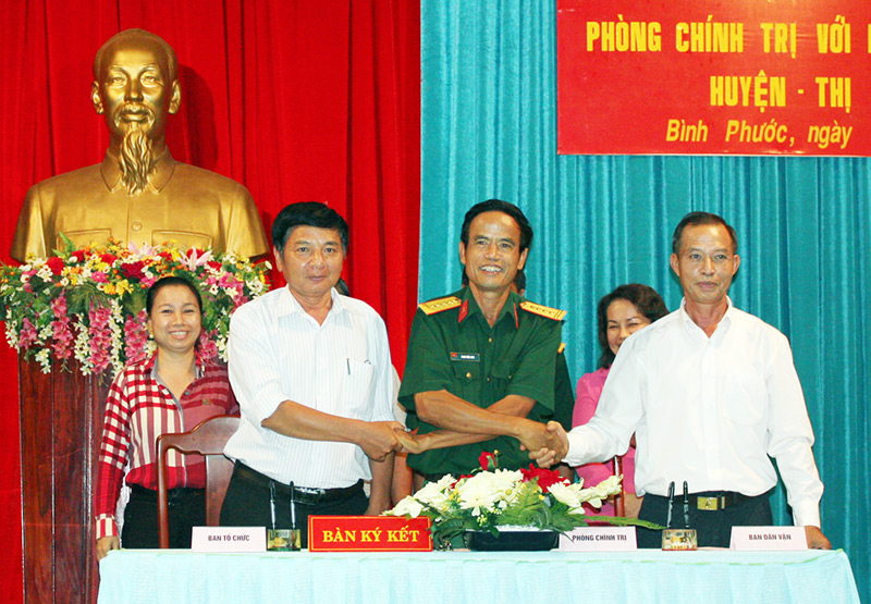 N&acirc;ng cao hiệu quả c&ocirc;ng t&aacute;c d&acirc;n vận của lực lượng vũ trang