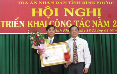Năm 2012, ng&agrave;nh t&ograve;a &aacute;n tỉnh phấn đấu giải quyết &aacute;n h&igrave;nh sự đạt từ 92% trở l&ecirc;n