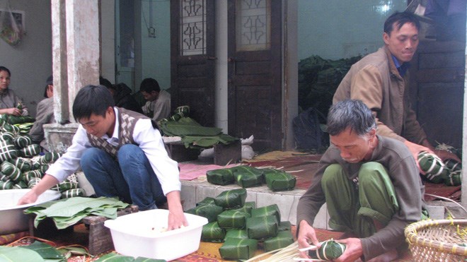 Nghề làm bánh chưng truyền thống "kêu trời"