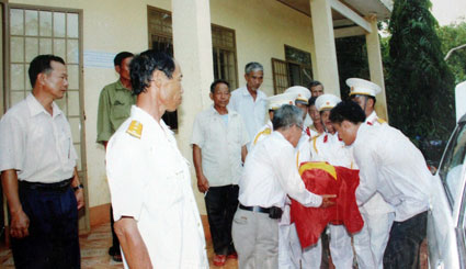 Nghĩa t&igrave;nh đồng đội ở Hội Cựu chiến binh x&atilde; Lộc H&ograve;a 