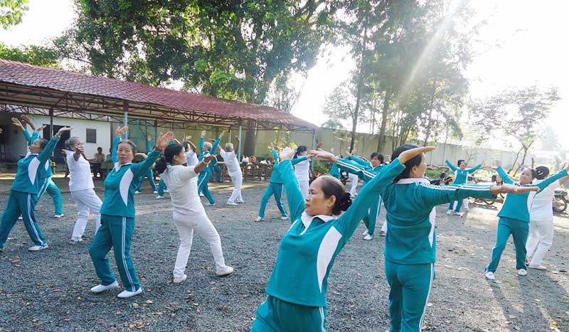 Người cao tuổi n&ecirc;u gương s&aacute;ng l&agrave;m theo lời B&aacute;c